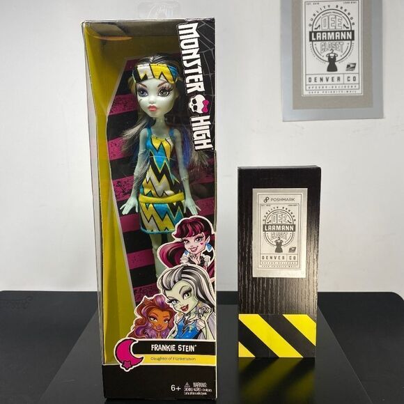 MONSTER HIGH® “FRANKIE STEIN®” Skullette™Series NEW-in-BOX - Picture 1 of 9